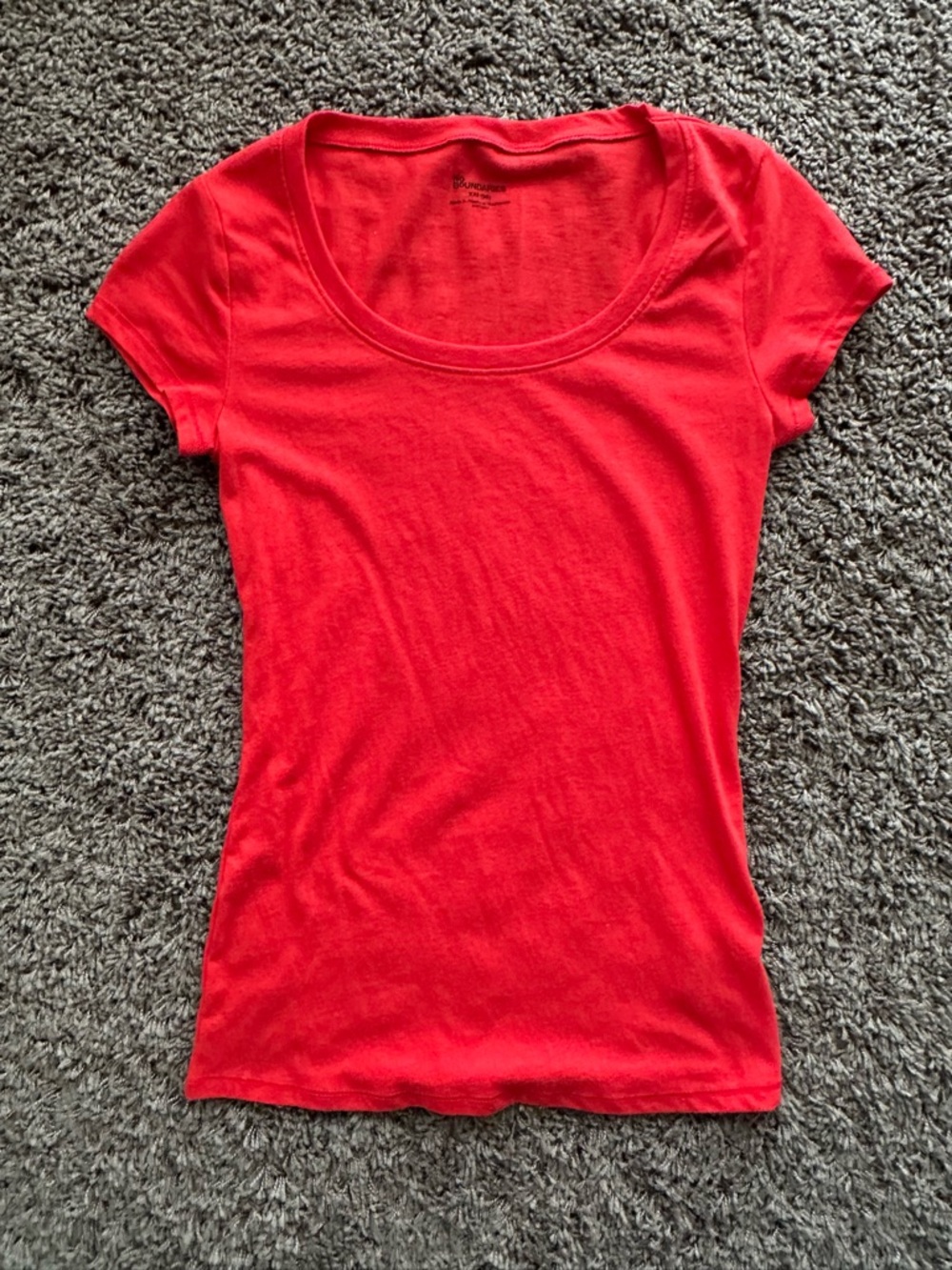 No Boundaries Women's Scoop Neck Short Sleeve Tee - Red